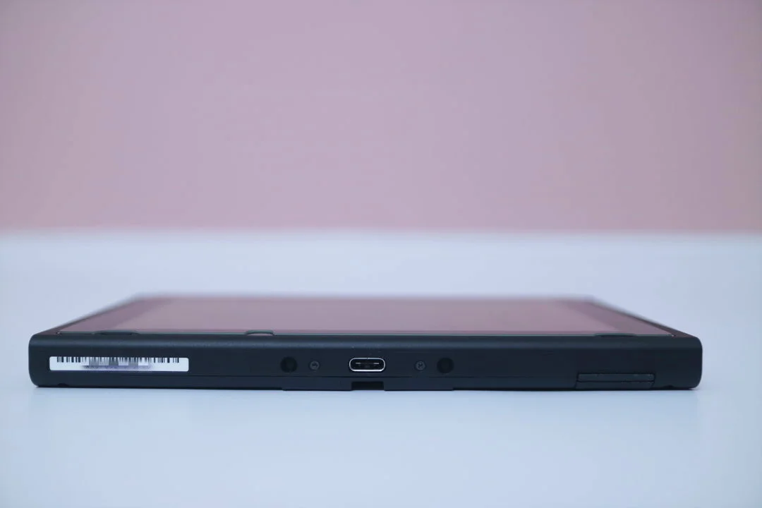 主机底部,Type-C 快充 主机底部,Type-C 快充