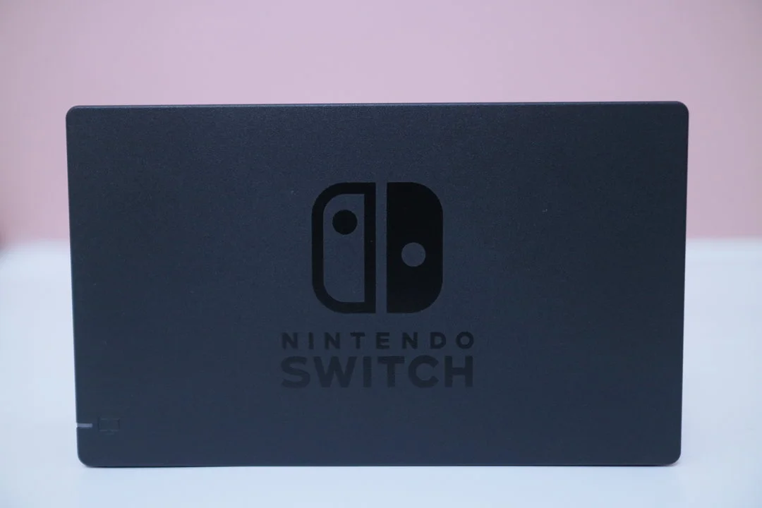 底座正面,左下角提示灯 底座正面,左下角提示灯